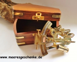 Sextant Messing mit Holzbox ca. 5 x 10 x 12 cm
