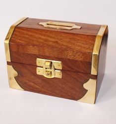 Spardose als Schatztruhe ca. 11 x 7,5 x 8 cm