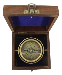Kompass Ø: 6 cm in Holzbox ca. 11 x 11 x 7,5 cm