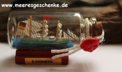 Buddelschiff / Flaschenschiff R. Rickmers ca. 6 x 3 cm