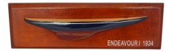 Endeavour-Halbrumpf auf Board ca. 47,5 x 15,5 x 5 cm
