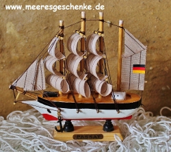 Modell Segelschiff Passat ca. 15 x 14 cm