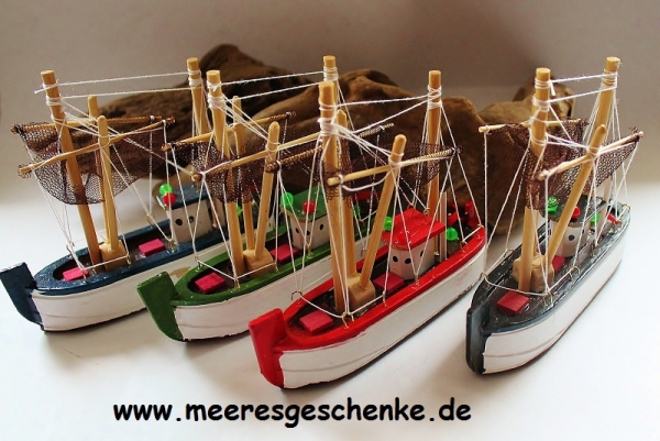 4 Fischkutter mit Netz je ca. 14,5 x 12 x 3,5 cm