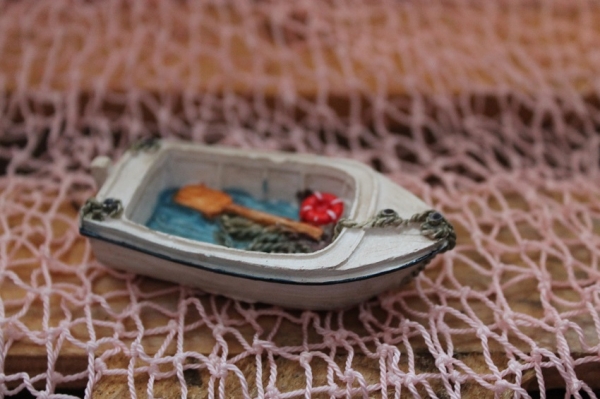 Ruderboot ca. 7 x 3,5 x 2 cm