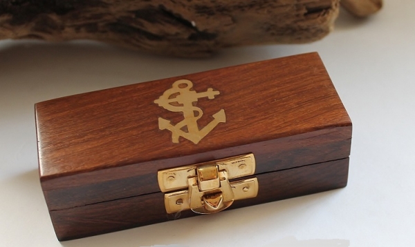 Sturmfeuerzeug aus Messing ca. 8cm in Holzbox