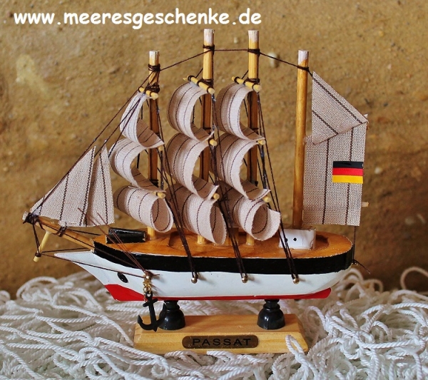 Modell Segelschiff Passat ca. 15 x 14 cm