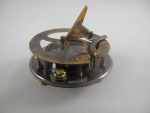 Peilkompass antik ca. Ø 8 x 4 cm mit Lederbox ca. Ø 11 x 5,5 cm